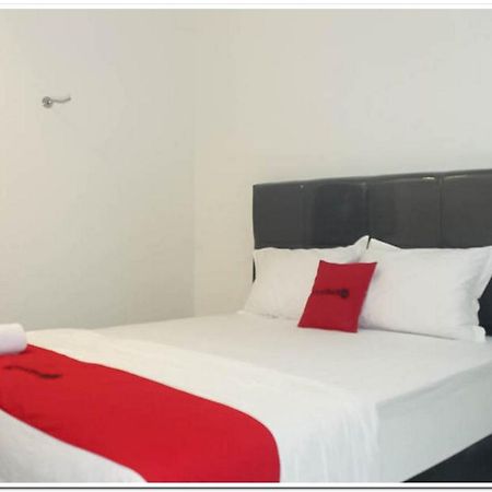 Reddoorz @ Paus Raya Hotel Palangkaraya Exterior photo