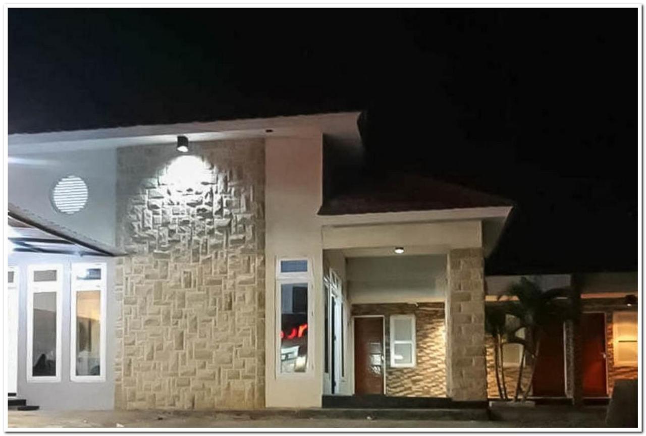 Reddoorz @ Paus Raya Hotel Palangkaraya Exterior photo